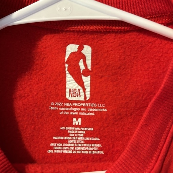 Women’s Miami Heat Red Graphic Long Sleeve Pullover Sweatshirt Size Medium - Picture 7 of 7